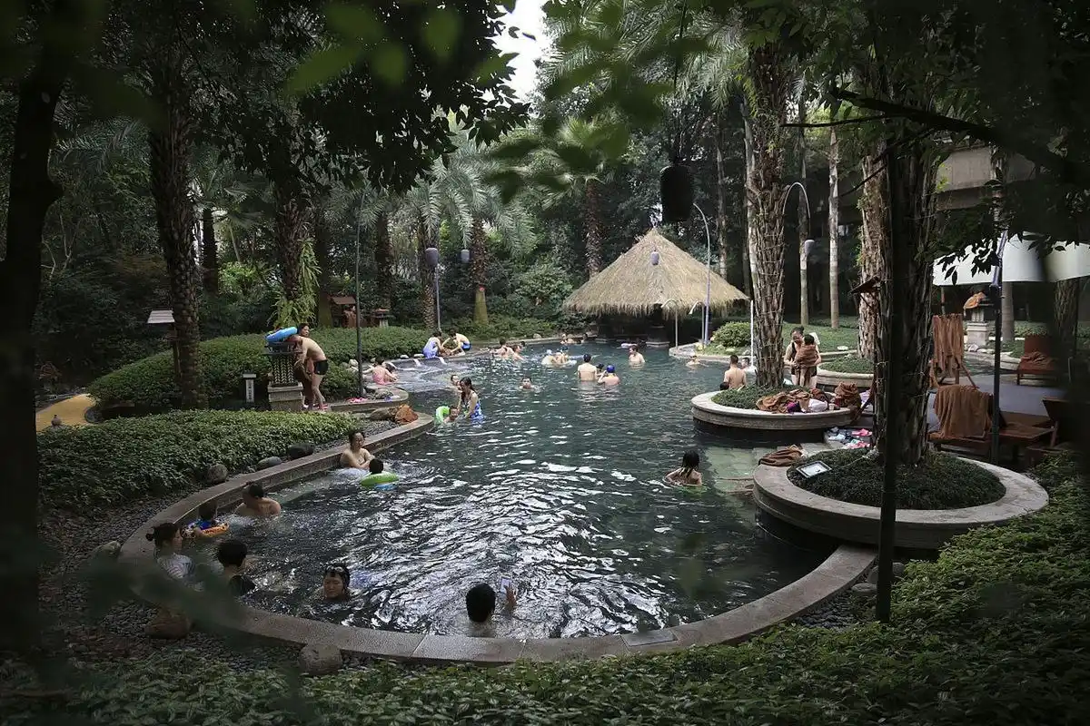 天冷哪里泡溫泉？重慶有沒有“假溫泉”？溫泉分布在哪些區(qū)域？-地大熱能