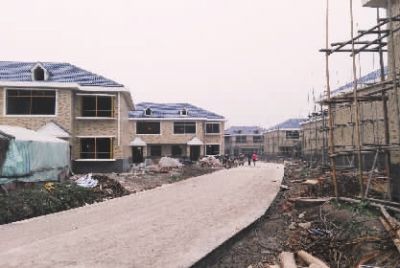 建設(shè)中的江洲墟場(chǎng)安置小區(qū)。